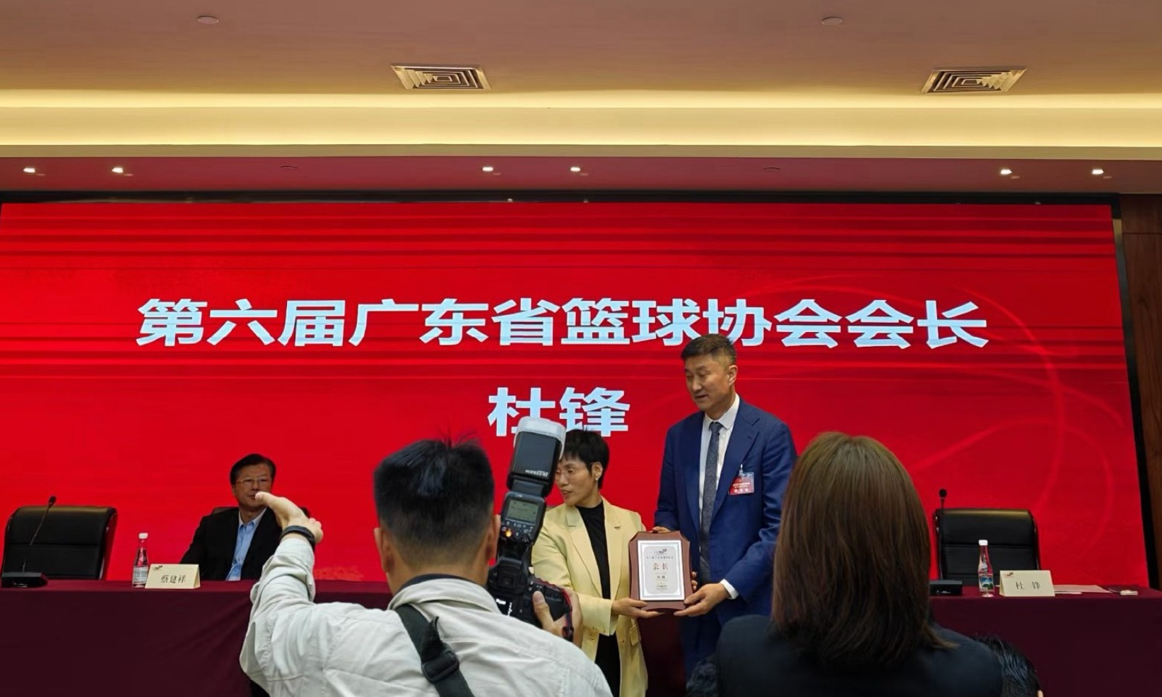世界杯直播app下载官网入口-杜锋地位提升,顺利当选广东篮协会长!